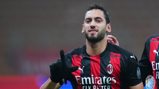 Calhanoglu osobiście stawił się w klubie porozmawiać o nowym kontrakcie